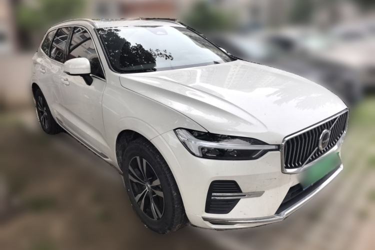 Used Volvo XC60 2024 B5 4x4 Smart Luxury Edition Front Right 45 Deg