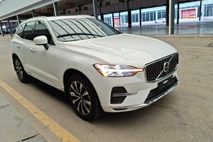 Used Volvo XC60 2024 B5 4x4 Smart Luxury Edition Front Right 45 Deg