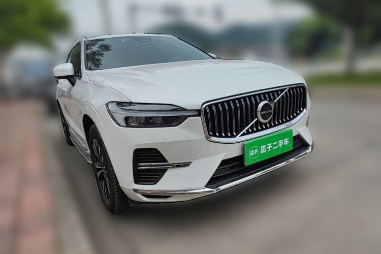 Used Volvo XC60 2024 B5 4x4 Smart Luxury Edition Front Right 45 Deg