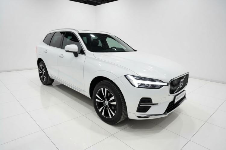 Used Volvo XC60 2024 B5 4x4 Smart Luxury Edition Front Right 45 Deg