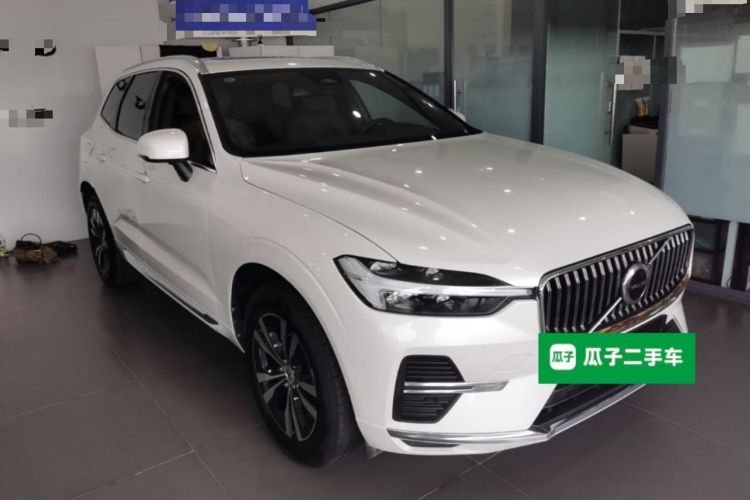 Used Volvo XC60 2024 B5 4x4 Smart Luxury Edition Front Right 45 Deg