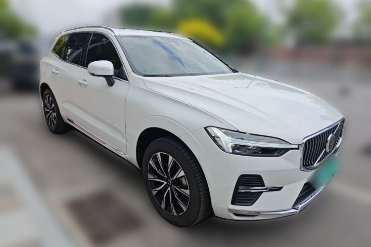Used Volvo XC60 2024 B5 4x4 Smart Luxury Edition Front Right 45 Deg
