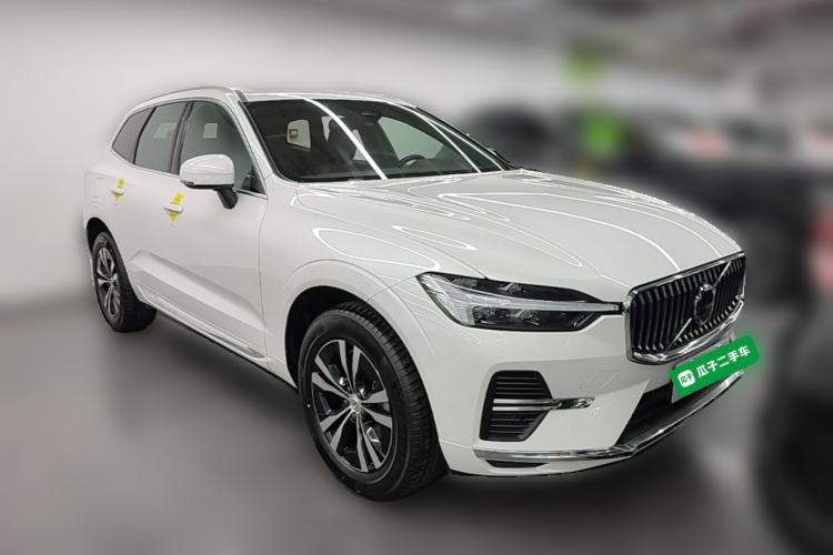 Used Volvo XC60 2024 B5 4x4 Smart Luxury Edition Front Right 45 Deg