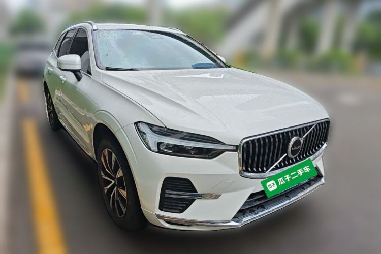 Used Volvo XC60 2024 B5 4x4 Smart Luxury Edition Front Right 45 Deg