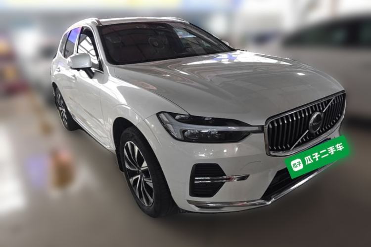 Used Volvo XC60 2024 B5 4x4 Smart Luxury Edition Front Right 45 Deg