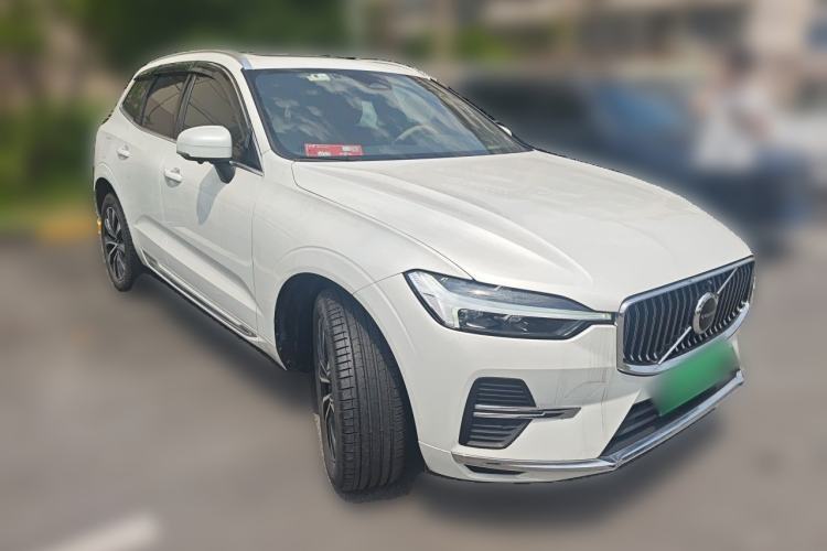 Used Volvo XC60 2024 B5 4x4 Smart Luxury Edition Front Right 45 Deg