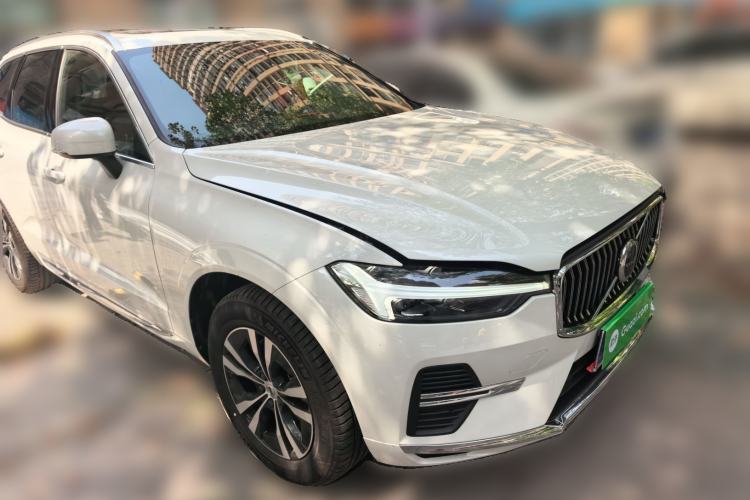 Used Volvo XC60 2024 B5 4x4 Smart Luxury Edition Front Right 45 Deg