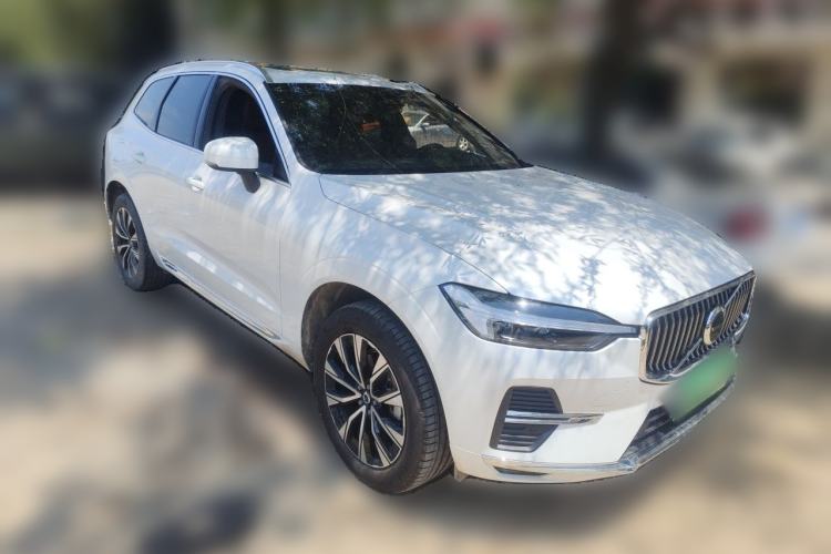 Used Volvo XC60 2024 B5 4x4 Smart Luxury Edition Front Right 45 Deg