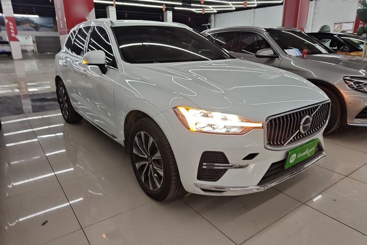 Used Volvo XC60 2024 B5 4x4 Smart Luxury Edition Front Right 45 Deg