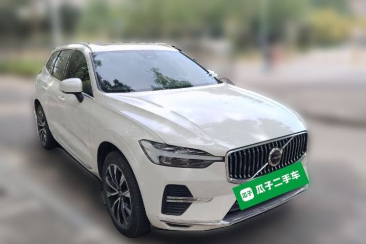 Used Volvo XC60 2024 B5 4x4 Smart Luxury Edition Front Right 45 Deg