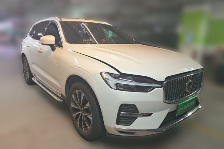 Used Volvo XC60 2024 B5 4x4 Smart Luxury Edition Front Right 45 Deg