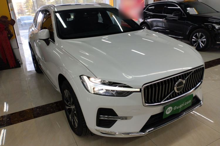 Used Volvo XC60 2024 B5 4x4 Smart Luxury Edition Front Right 45 Deg