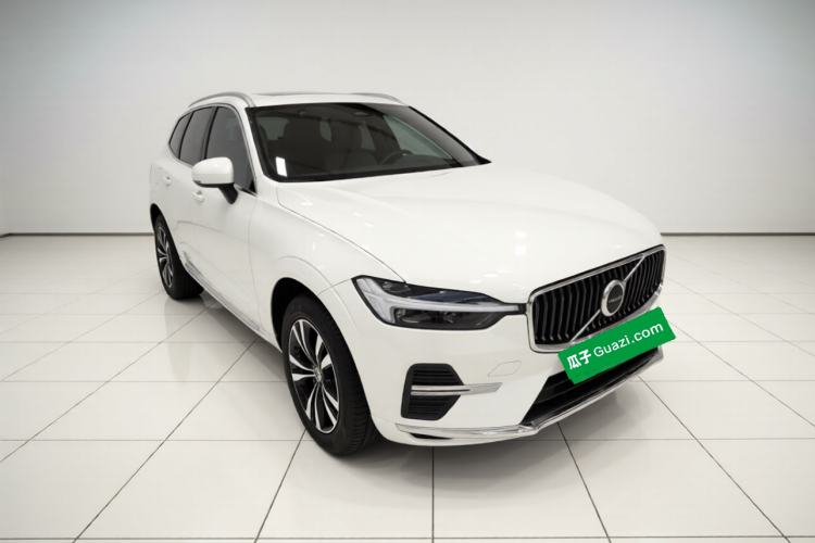 Used Volvo XC60 2024 B5 4x4 Smart Luxury Edition Front Right 45 Deg