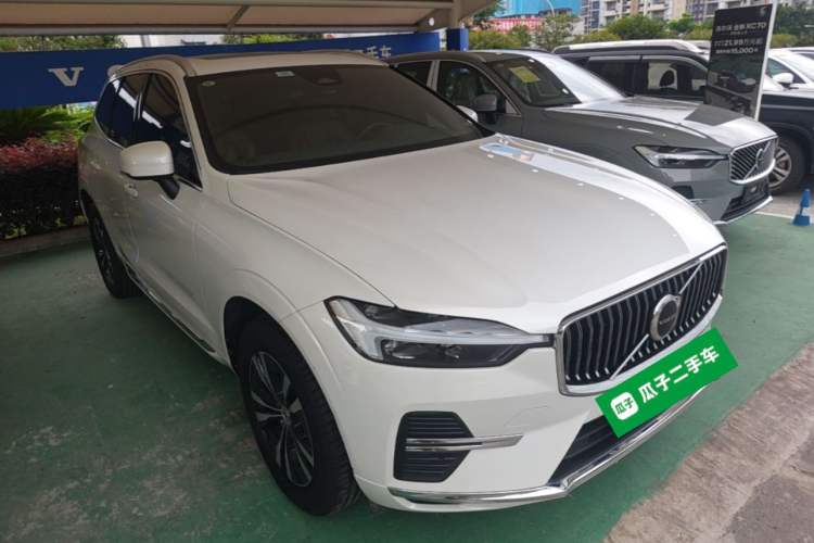 Used Volvo XC60 2024 B5 4x4 Smart Luxury Edition Front Right 45 Deg