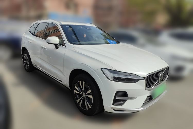 Used Volvo XC60 2024 B5 4x4 Smart Luxury Edition Front Right 45 Deg