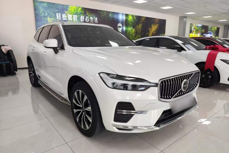 Used Volvo XC60 2024 B5 4x4 Smart Luxury Edition Front Right 45 Deg