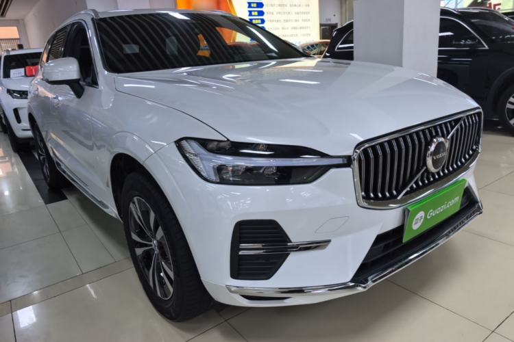 Used Volvo XC60 2024 B5 4x4 Smart Luxury Edition Front Right 45 Deg
