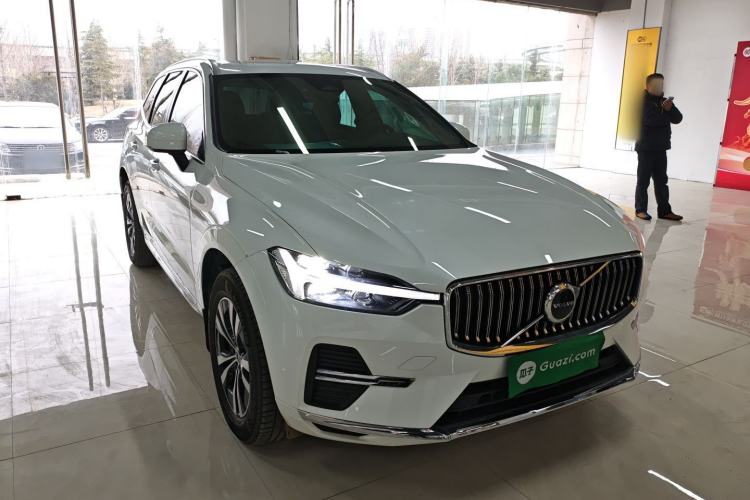 Used Volvo XC60 2024 B5 4x4 Smart Luxury Edition Front Right 45 Deg