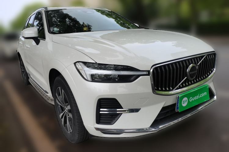 Used Volvo XC60 2024 B5 4x4 Smart Luxury Edition Front Right 45 Deg