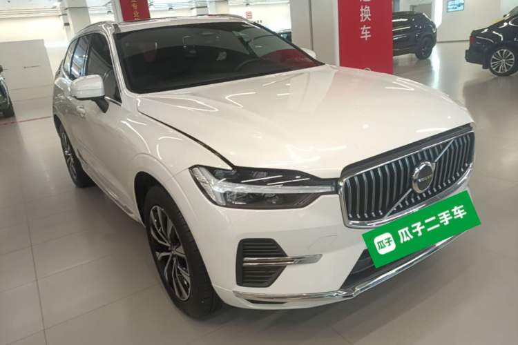 Used Volvo XC60 2024 B5 4x4 Smart Luxury Edition Front Right 45 Deg
