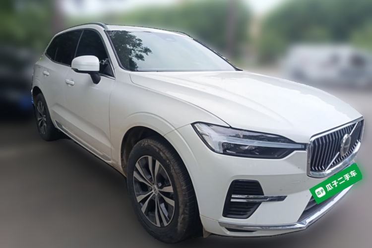 Used Volvo XC60 2024 B5 4x4 Smart Luxury Edition Front Right 45 Deg