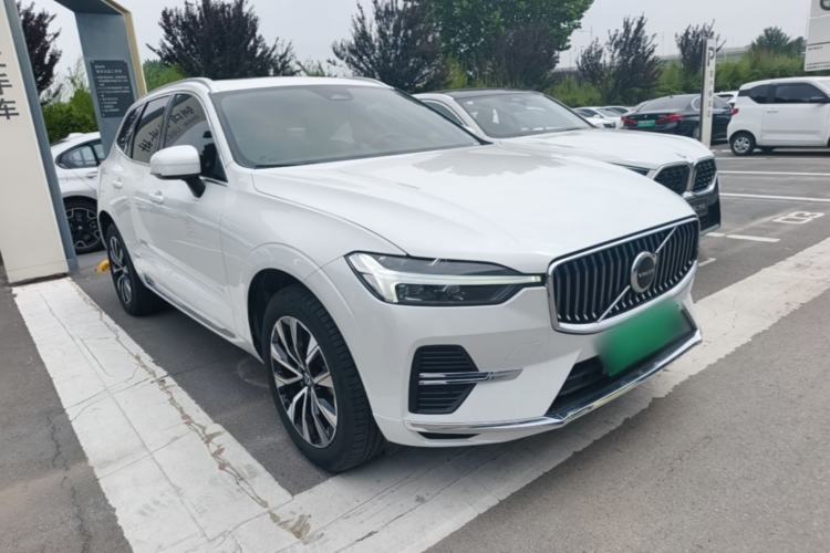 Used Volvo XC60 2024 B5 4x4 Smart Luxury Edition Front Right 45 Deg