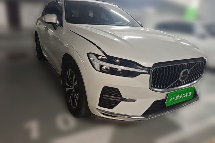 Used Volvo XC60 2024 B5 4x4 Smart Luxury Edition Front Right 45 Deg