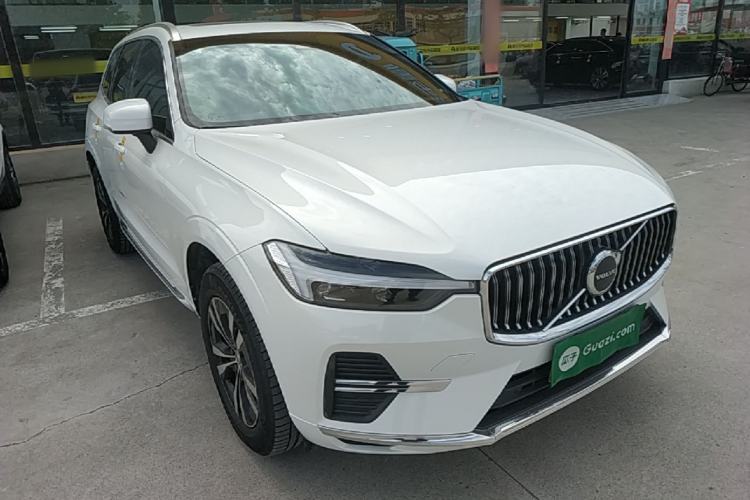 Used Volvo XC60 2024 B5 4x4 Smart Luxury Edition Front Right 45 Deg