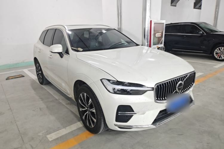 Used Volvo XC60 2024 B5 4x4 Smart Luxury Edition Front Right 45 Deg