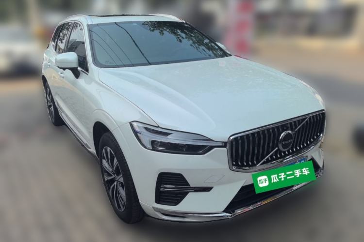Used Volvo XC60 2024 B5 4x4 Smart Luxury Edition Front Right 45 Deg