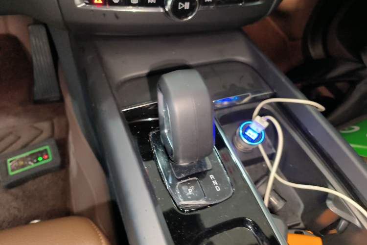 Used Volvo XC60 2024 B5 4x4 Smart Luxury Edition Gear Lever