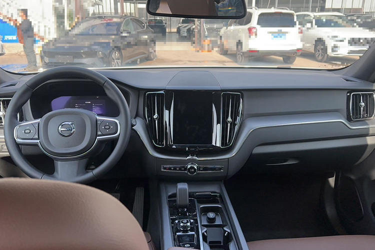 Used Volvo XC60 2024 B5 4x4 Smart Luxury Edition Gear Lever