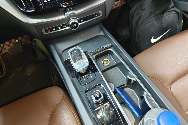 Used Volvo XC60 2024 B5 4x4 Smart Luxury Edition Gear Lever