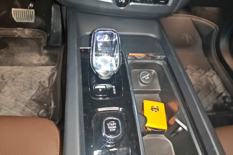 Used Volvo XC60 2024 B5 4x4 Smart Luxury Edition Gear Lever