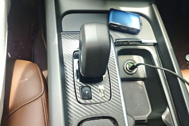 Used Volvo XC60 2024 B5 4x4 Smart Luxury Edition Gear Lever
