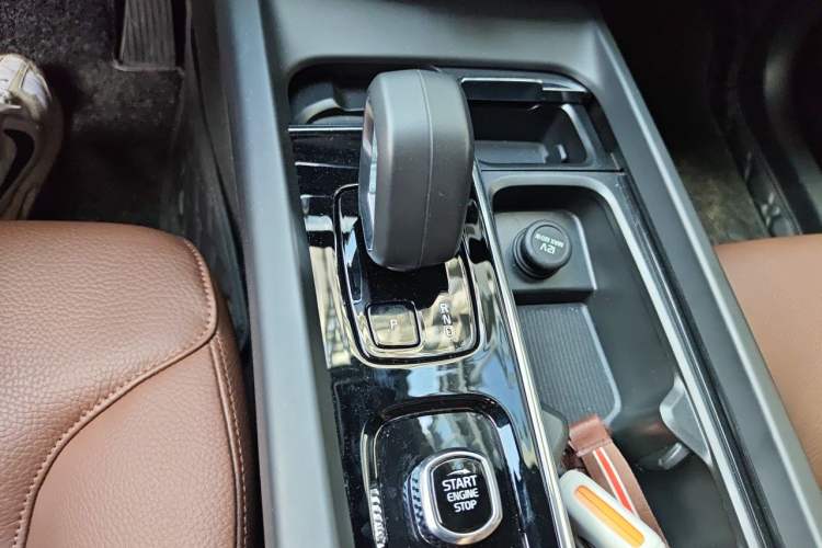 Used Volvo XC60 2024 B5 4x4 Smart Luxury Edition Gear Lever