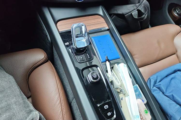 Used Volvo XC60 2024 B5 4x4 Smart Luxury Edition Gear Lever