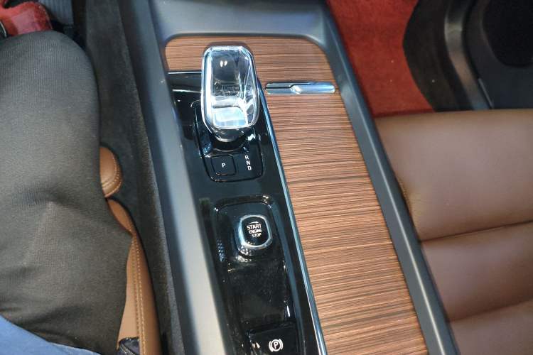 Used Volvo XC60 2024 B5 4x4 Smart Luxury Edition Gear Lever