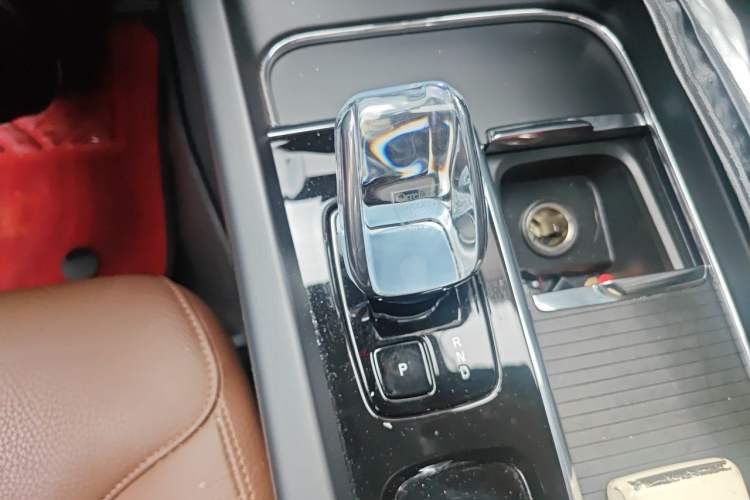 Used Volvo XC60 2024 B5 4x4 Smart Luxury Edition Gear Lever