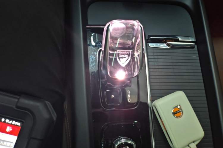 Used Volvo XC60 2024 B5 4x4 Smart Luxury Edition Gear Lever