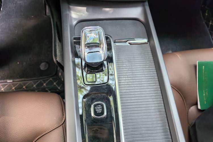 Used Volvo XC60 2024 B5 4x4 Smart Luxury Edition Gear Lever