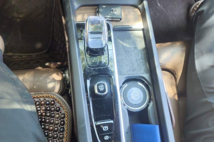 Used Volvo XC60 2024 B5 4x4 Smart Luxury Edition Gear Lever