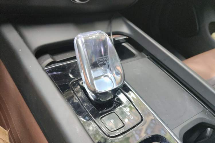 Used Volvo XC60 2024 B5 4x4 Smart Luxury Edition Gear Lever