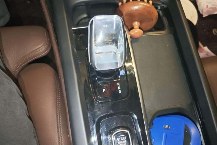 Used Volvo XC60 2024 B5 4x4 Smart Luxury Edition Gear Lever