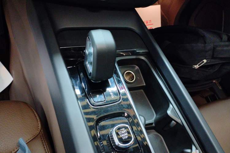 Used Volvo XC60 2024 B5 4x4 Smart Luxury Edition Gear Lever