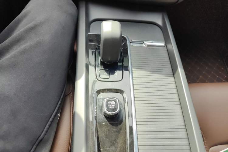 Used Volvo XC60 2024 B5 4x4 Smart Luxury Edition Gear Lever