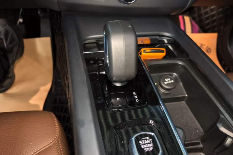 Used Volvo XC60 2024 B5 4x4 Smart Luxury Edition Gear Lever