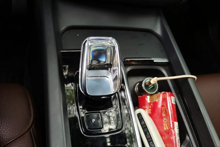 Used Volvo XC60 2024 B5 4x4 Smart Luxury Edition Gear Lever