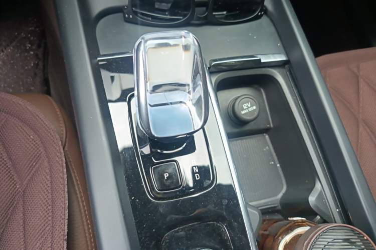 Used Volvo XC60 2024 B5 4x4 Smart Luxury Edition Gear Lever
