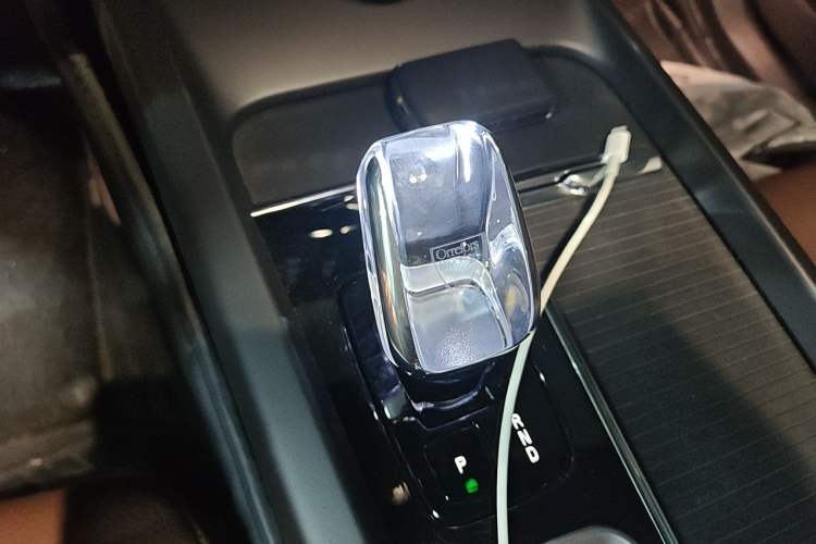 Used Volvo XC60 2024 B5 4x4 Smart Luxury Edition Gear Lever